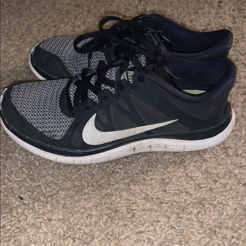 Nike tennis shoes